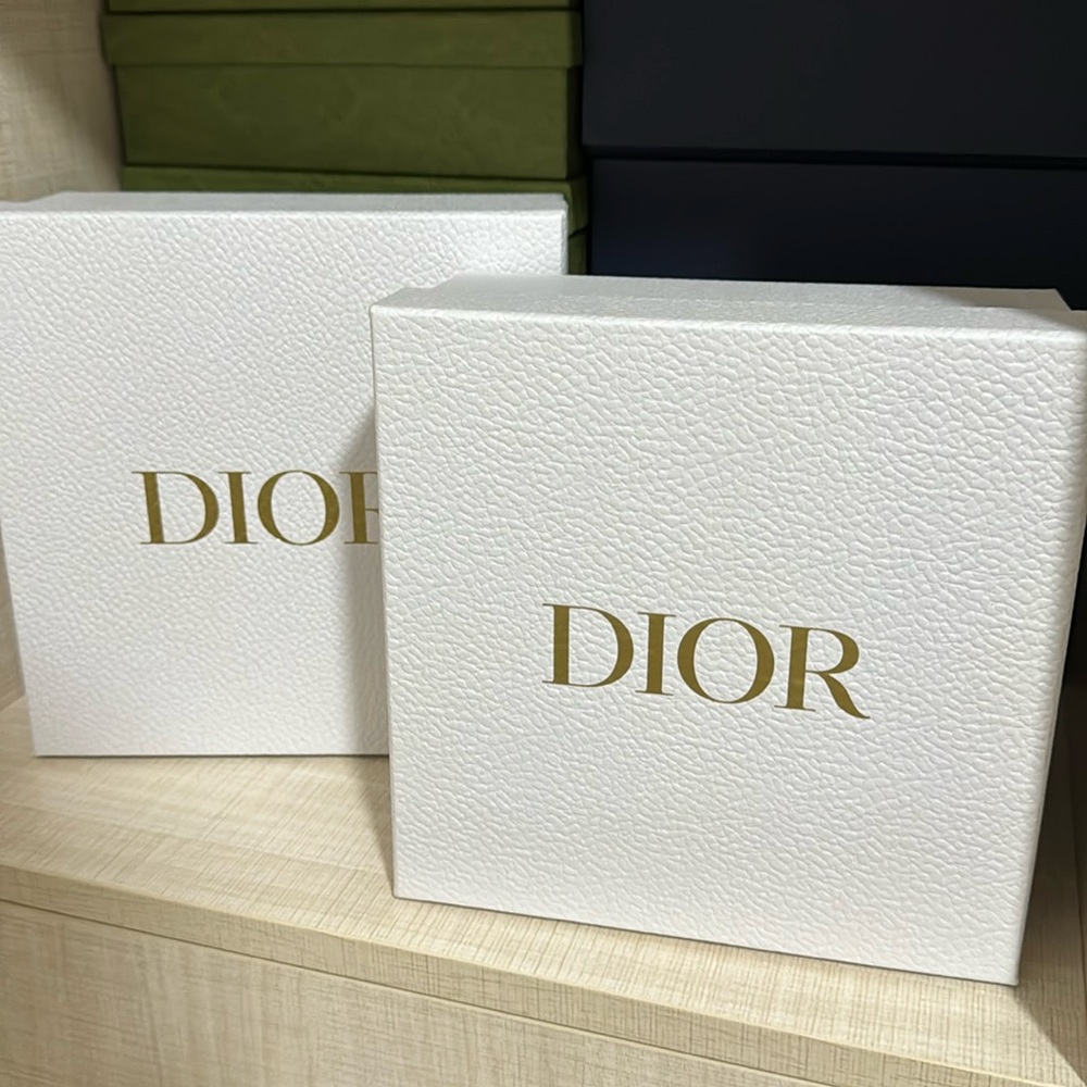 2pk Dior gift boxes